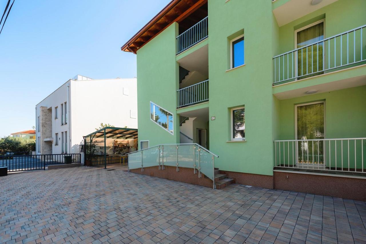 Andrea House With Apartments Umag Exterior foto