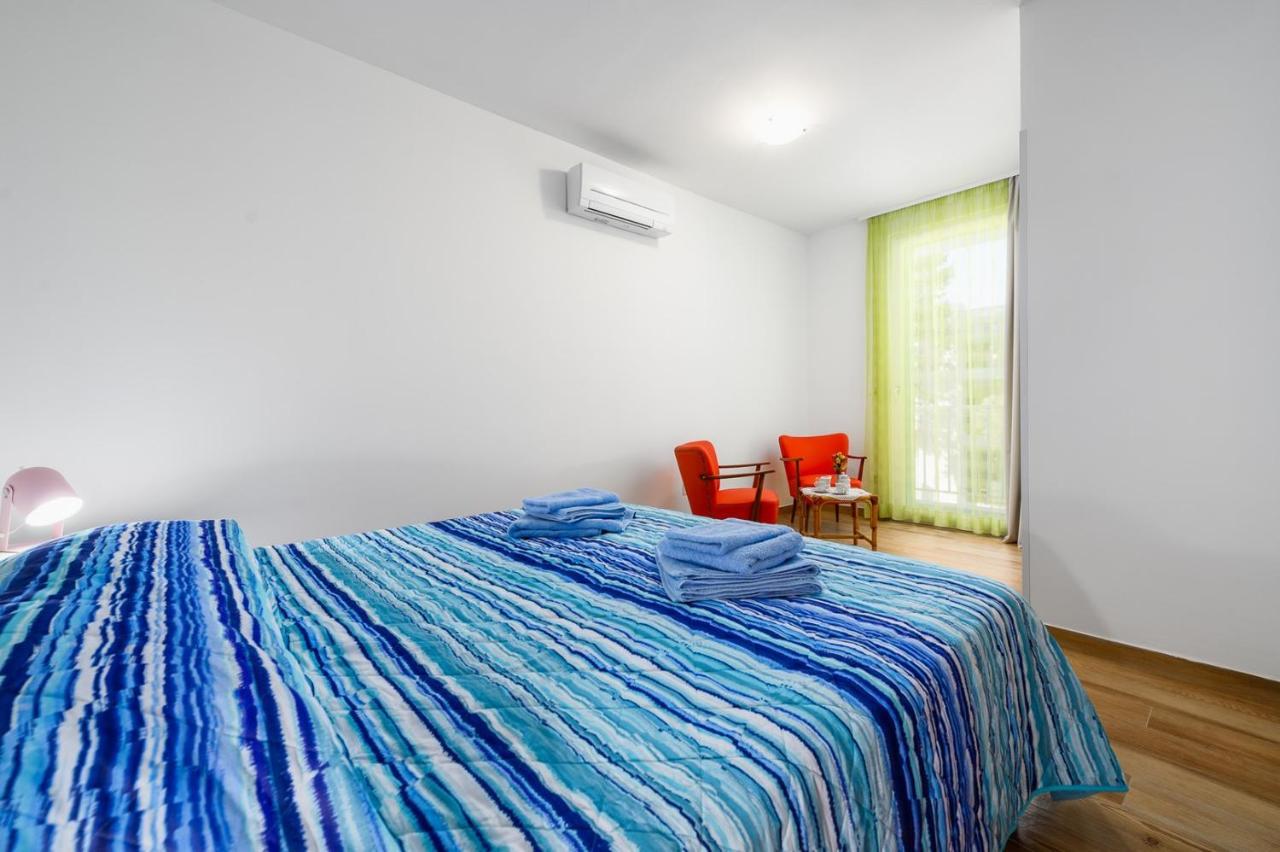 Andrea House With Apartments Umag Exterior foto