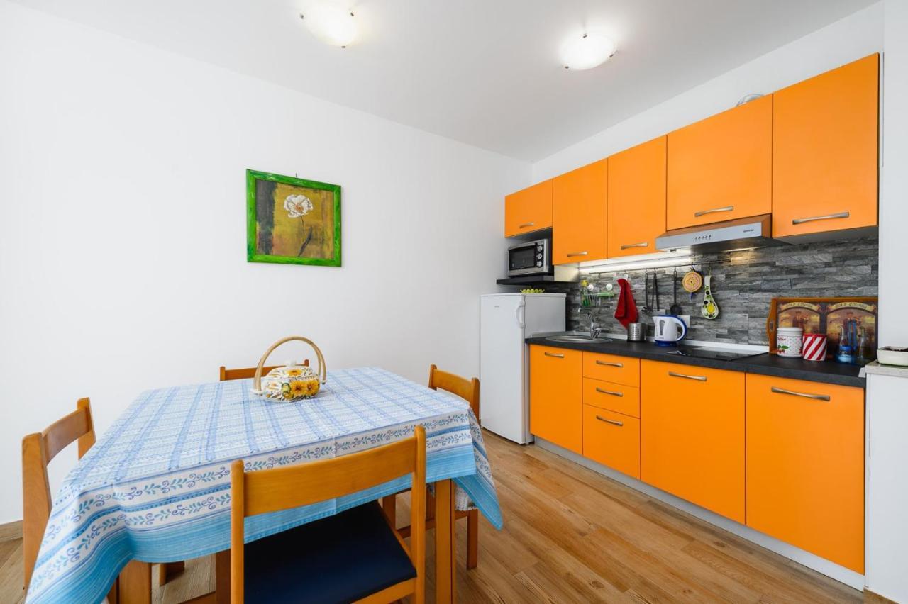 Andrea House With Apartments Umag Exterior foto