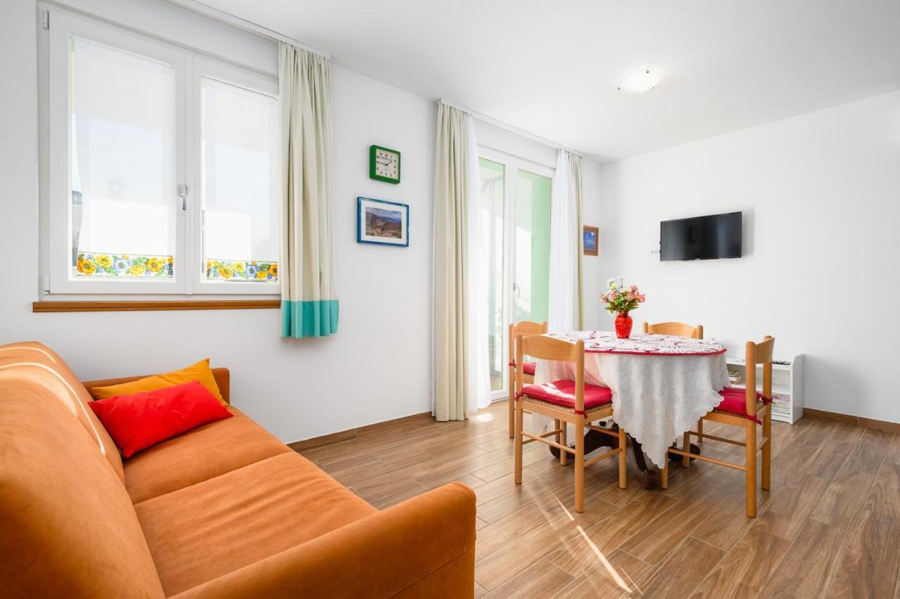 Andrea House With Apartments Umag Exterior foto