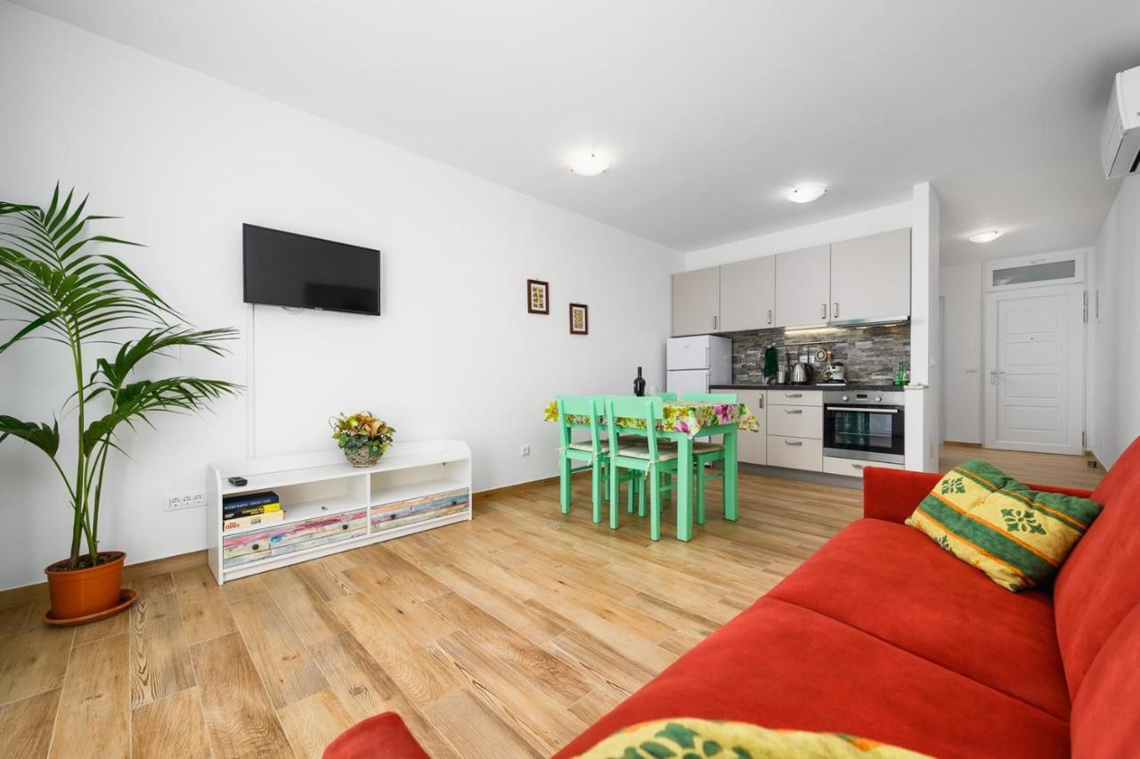 Andrea House With Apartments Umag Exterior foto