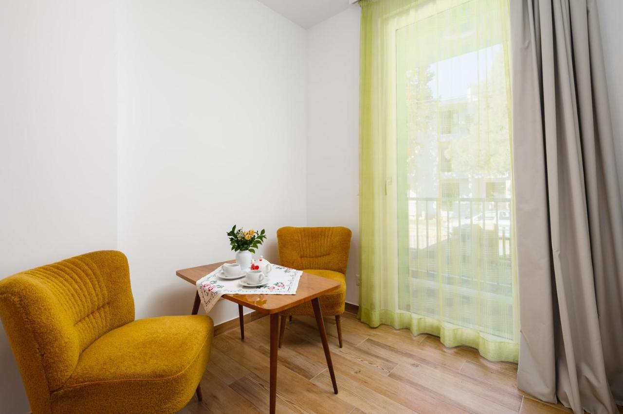 Andrea House With Apartments Umag Exterior foto