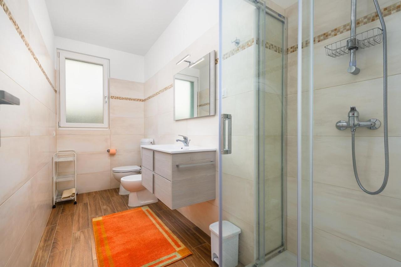 Andrea House With Apartments Umag Exterior foto