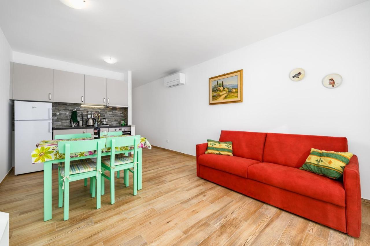 Andrea House With Apartments Umag Exterior foto
