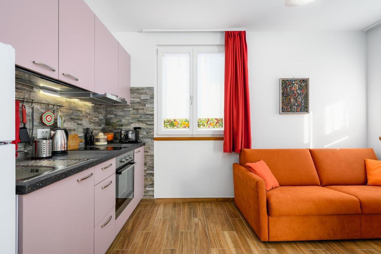 Andrea House With Apartments Umag Exterior foto